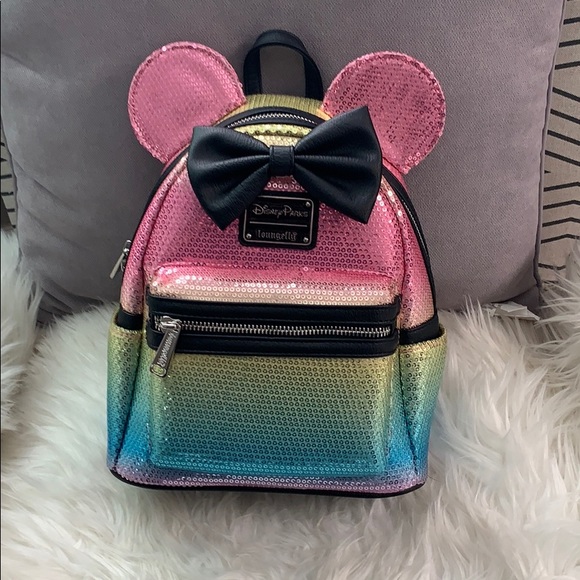 Loungefly Minnie Sequined Backpack Bow Rainbow - Picture 4 of 8